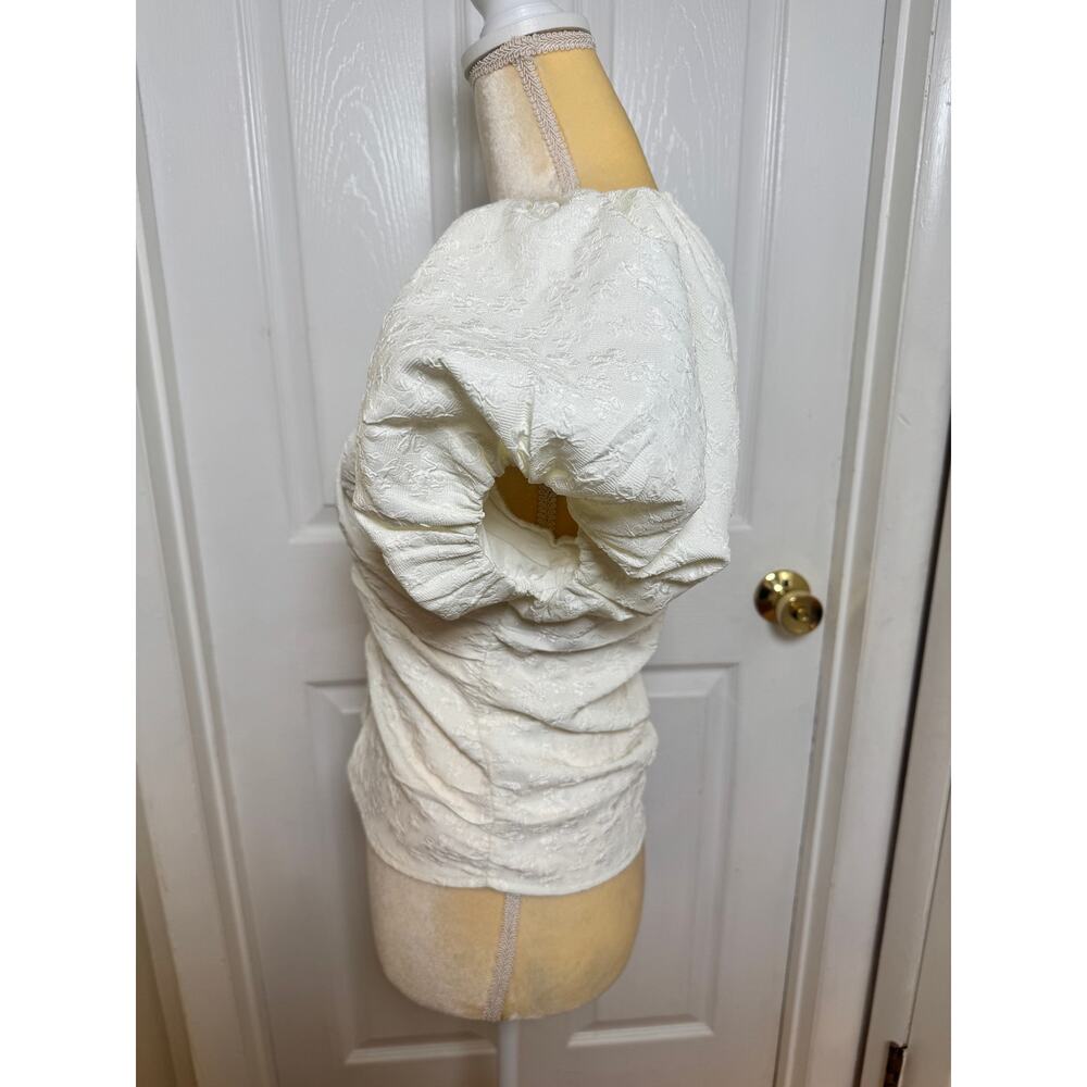 ASTR The Label White Floral Rouched Front-Clip Closed Puff Sleeve Top in Large - Picture 4 of 8